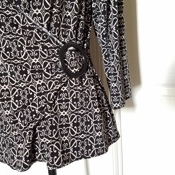 Elementz Black and white geometric graphic with ring cinch accent XL - Picture 2 of 7